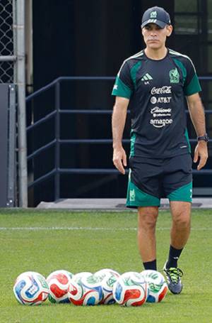 Mikel Arriola, Comisionado de la FMF, hizo oficial el nombramiento de Rafael Márquez como nuevo entrenador de la Selección Nacional.(Foto Agencia/Reforma)