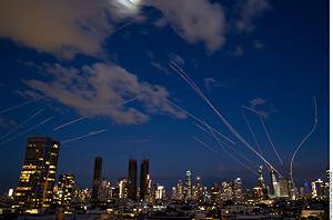 El Ejército de Kuwait informó sobre ataques “hostiles” con misiles y drones, mientras que en Bahréin se activaron las sirenas aéreas, en medio de la tensión generada por las amenazas de Irán. Foto: Reforma (archivo).