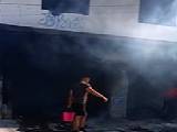 Bomberos acuden a sofocar incendio que dejó daños materiales